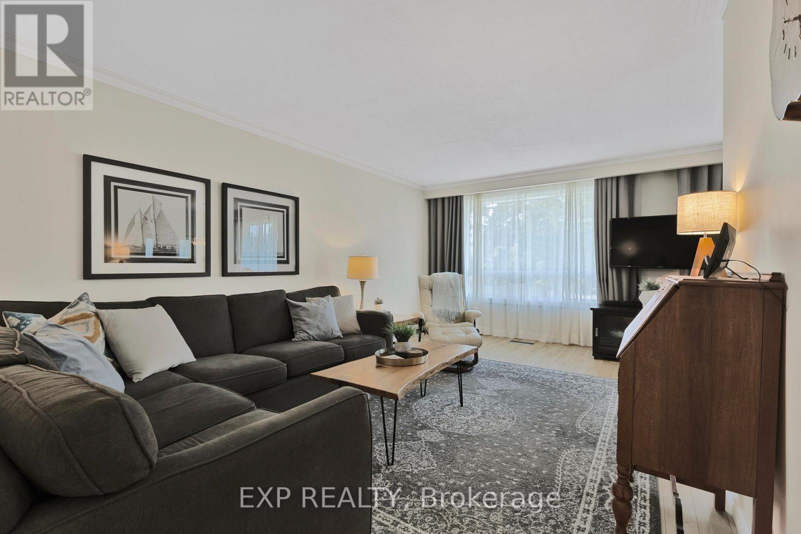32 Kemano Road, Aurora (Aurora Heights), Ontario  L4G 2Y3 - Photo 4 - N12213563