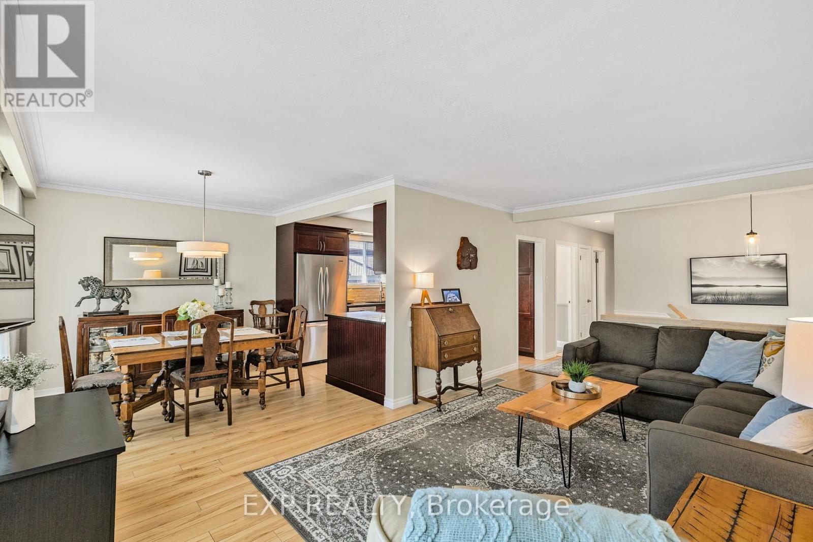 32 Kemano Road, Aurora (Aurora Heights), Ontario  L4G 2Y3 - Photo 6 - N12213563
