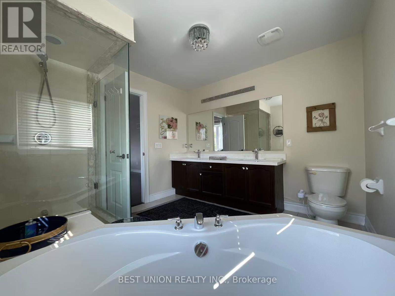15 Magdalan Crescent, Richmond Hill, Ontario  L4E 0N4 - Photo 7 - N12213583