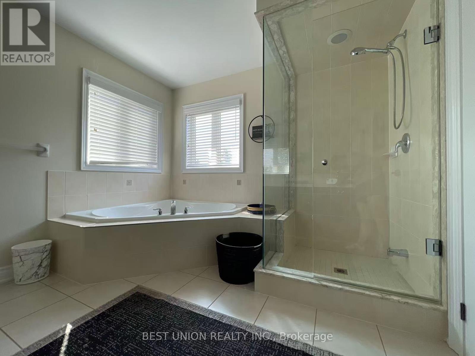 15 Magdalan Crescent, Richmond Hill, Ontario  L4E 0N4 - Photo 8 - N12213583