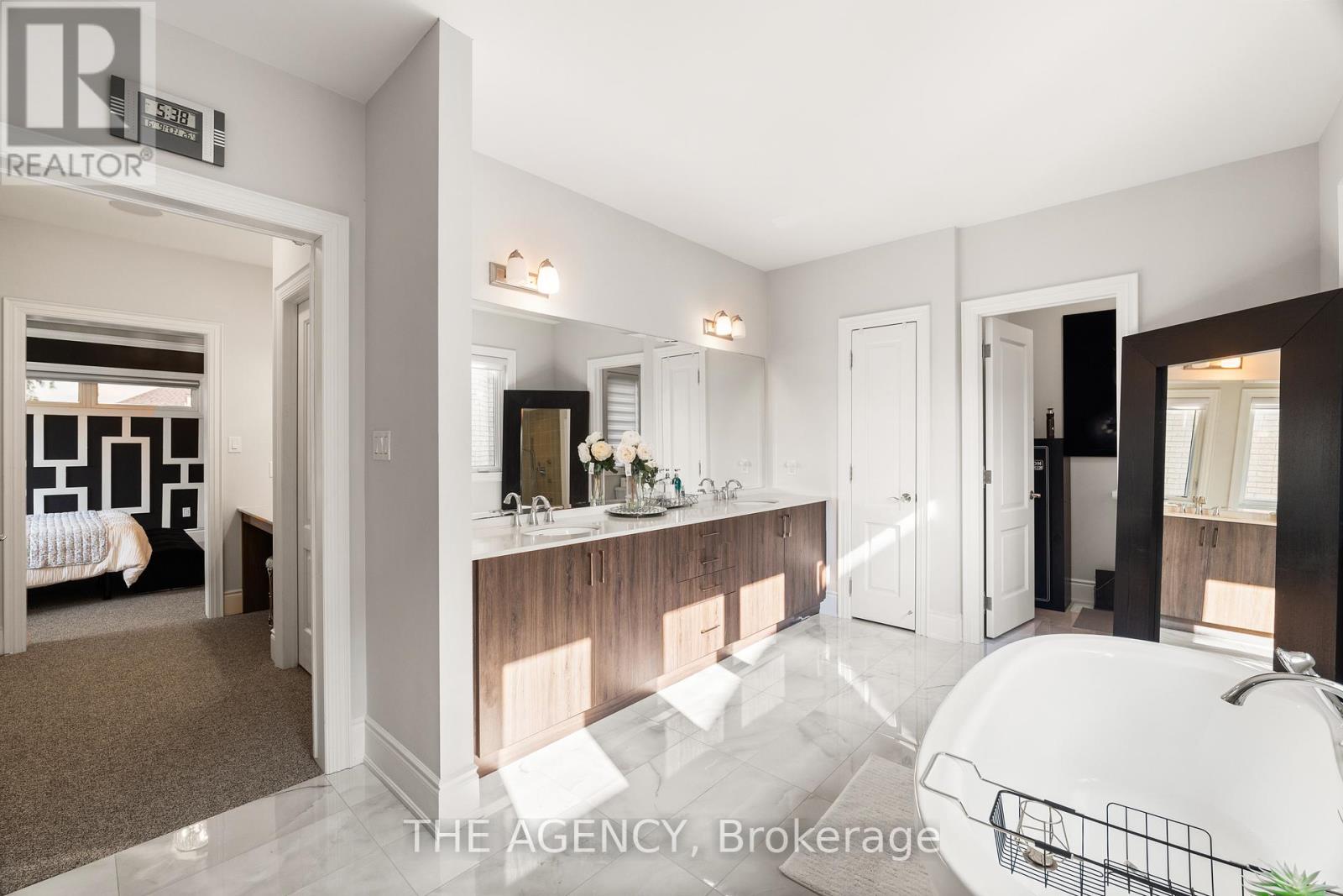 2 Lake Lenora Avenue, King (Nobleton), Ontario  L7P 0P7 - Photo 27 - N12213629