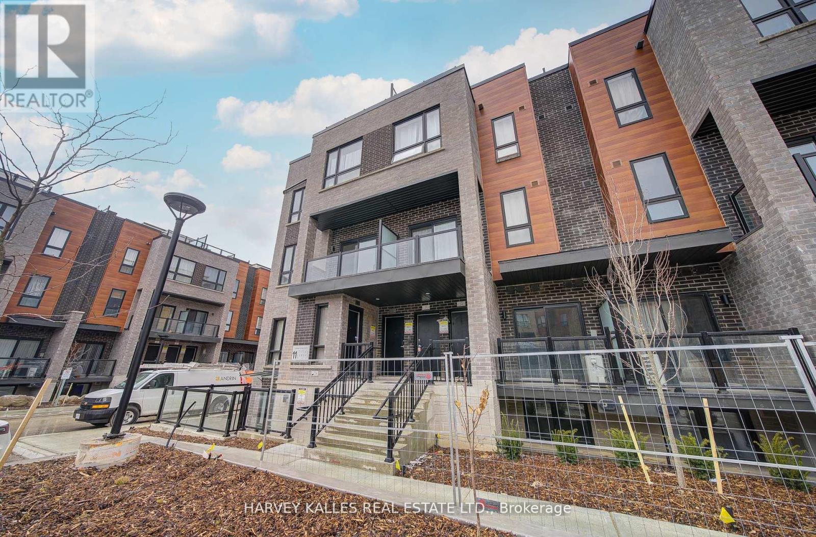 257 - 12-24 Lytham Green Circle, Newmarket (Glenway Estates), Ontario  L3Y 0H4 - Photo 4 - N12213663
