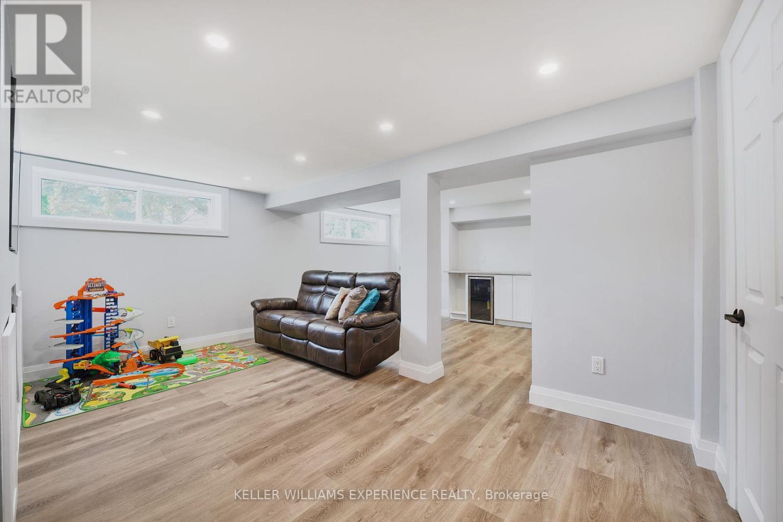 85 Gladman Avenue, Newmarket (Central Newmarket), Ontario  L3Y 1W4 - Photo 26 - N12213687