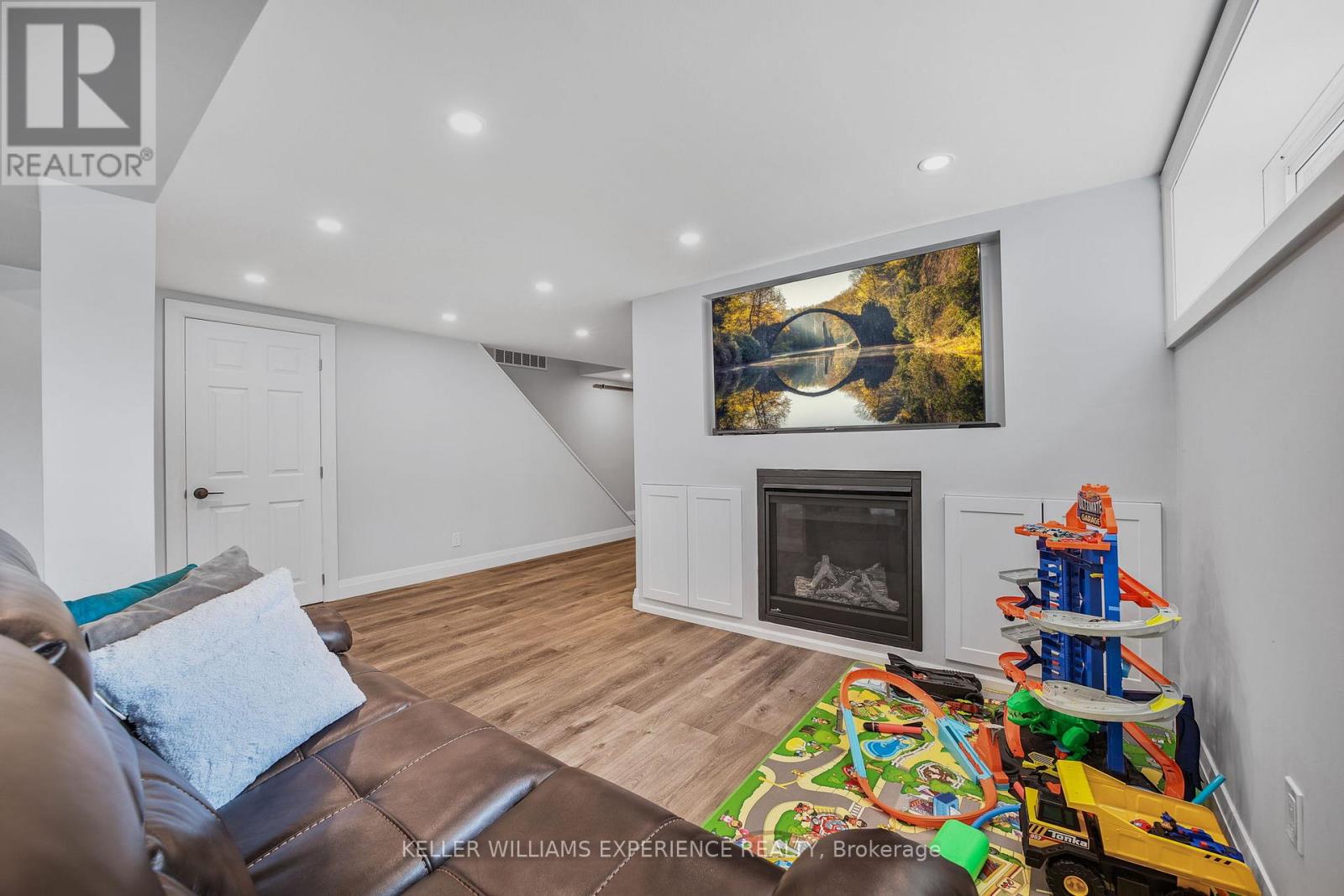85 Gladman Avenue, Newmarket (Central Newmarket), Ontario  L3Y 1W4 - Photo 28 - N12213687
