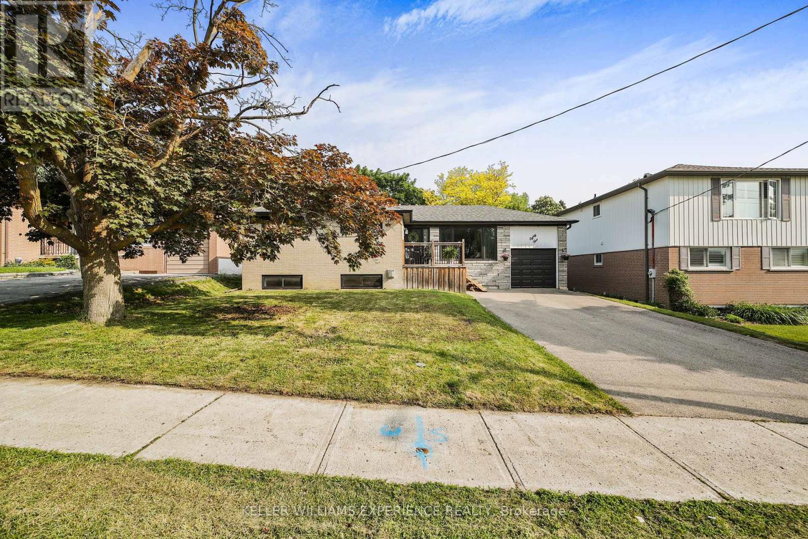 85 Gladman Avenue, Newmarket (Central Newmarket), Ontario  L3Y 1W4 - Photo 4 - N12213687