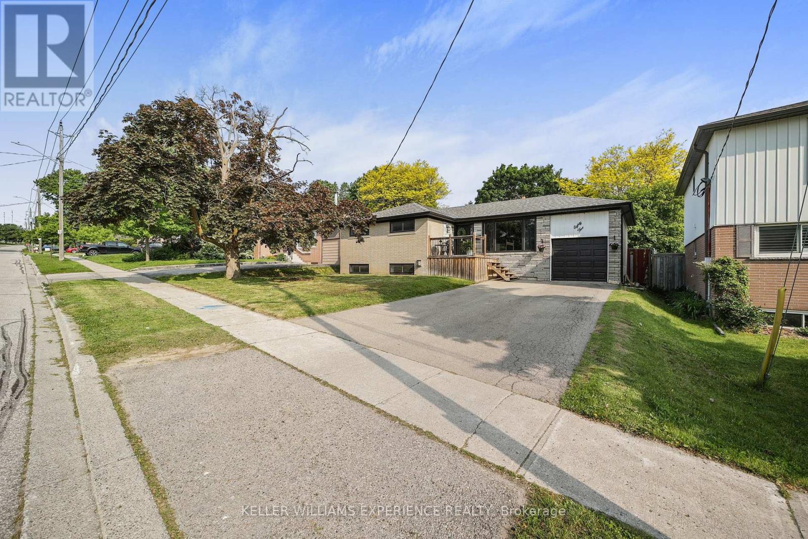 85 Gladman Avenue, Newmarket (Central Newmarket), Ontario  L3Y 1W4 - Photo 5 - N12213687