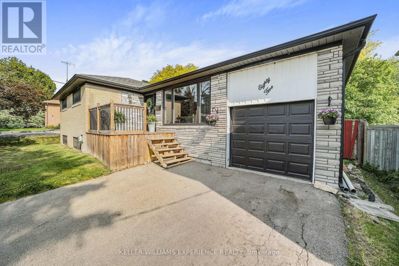 85 Gladman Avenue, Newmarket (Central Newmarket), Ontario  L3Y 1W4 - Photo 6 - N12213687