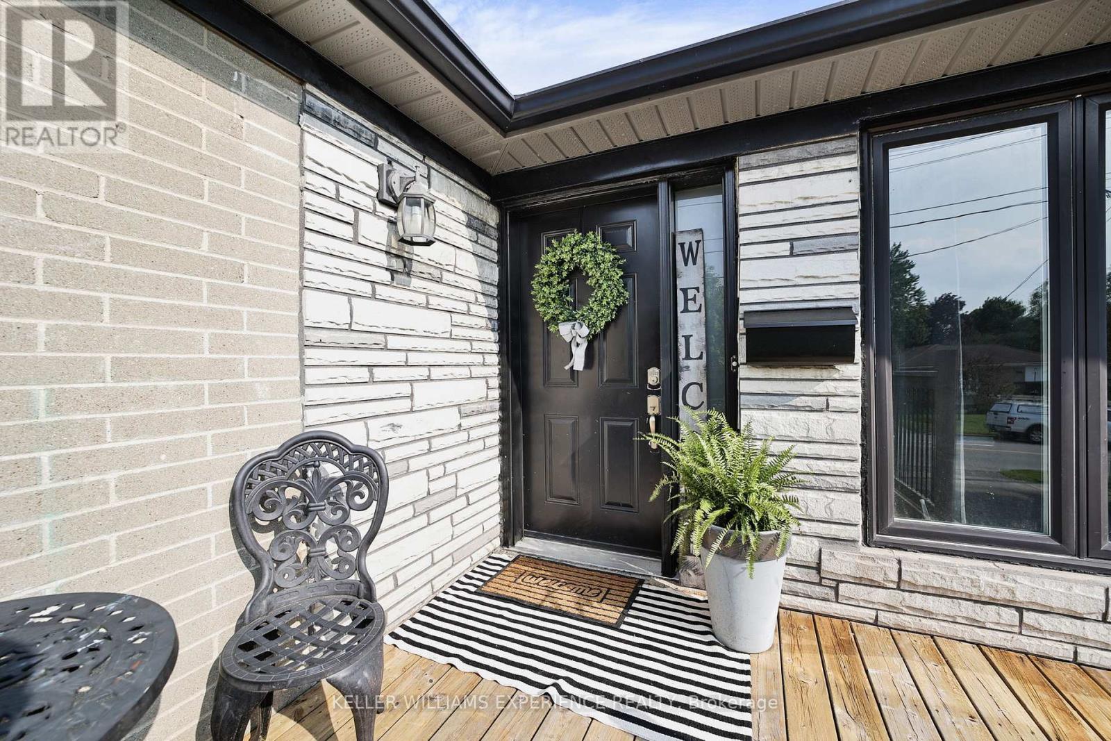 85 Gladman Avenue, Newmarket (Central Newmarket), Ontario  L3Y 1W4 - Photo 7 - N12213687