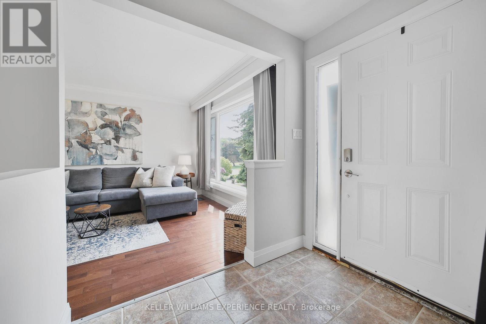 85 Gladman Avenue, Newmarket (Central Newmarket), Ontario  L3Y 1W4 - Photo 8 - N12213687