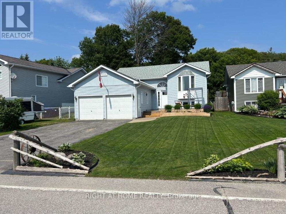 42 Byrnes Crescent, Penetanguishene, Ontario  L9M 1V9 - Photo 2 - S12213520