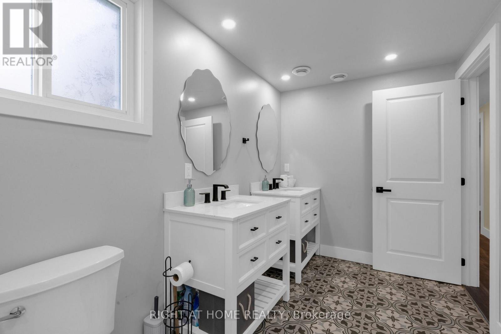 42 Byrnes Crescent, Penetanguishene, Ontario  L9M 1V9 - Photo 27 - S12213520