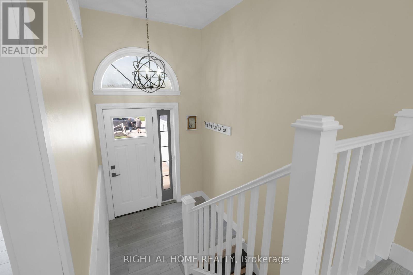 42 Byrnes Crescent, Penetanguishene, Ontario  L9M 1V9 - Photo 6 - S12213520