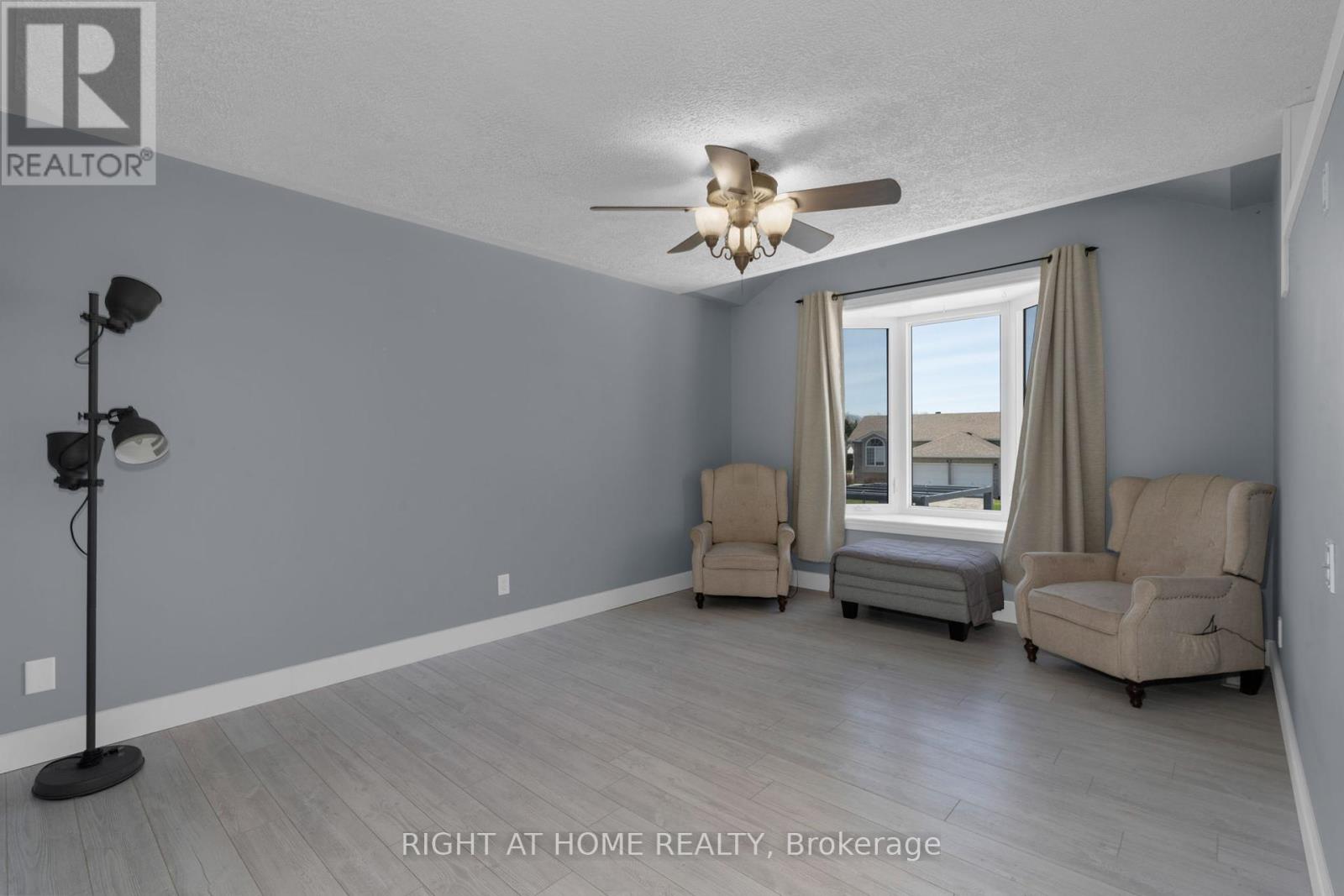 42 Byrnes Crescent, Penetanguishene, Ontario  L9M 1V9 - Photo 7 - S12213520