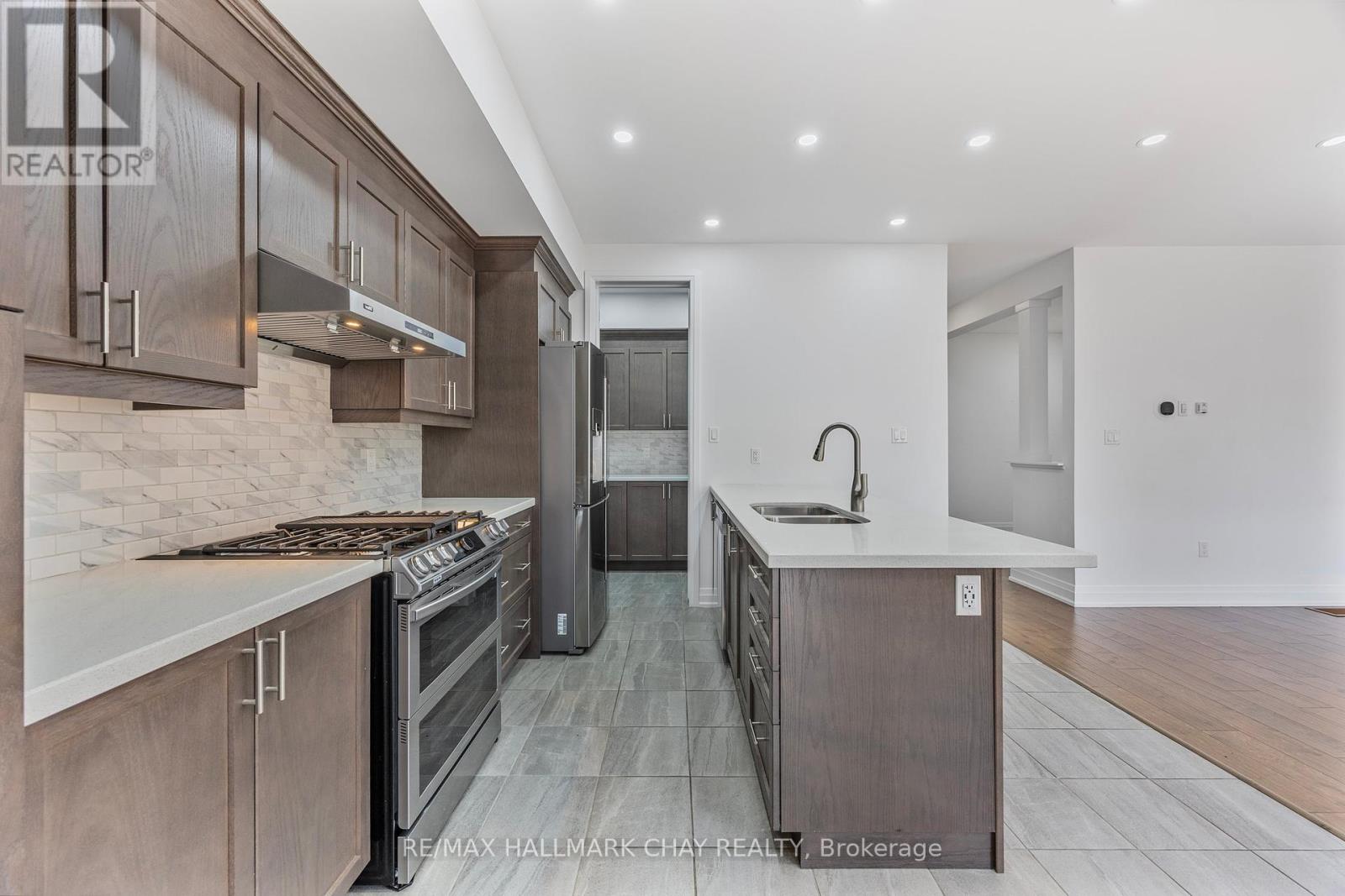 159 Franklin Trail, Barrie, Ontario  L9J 0J1 - Photo 7 - S12213632