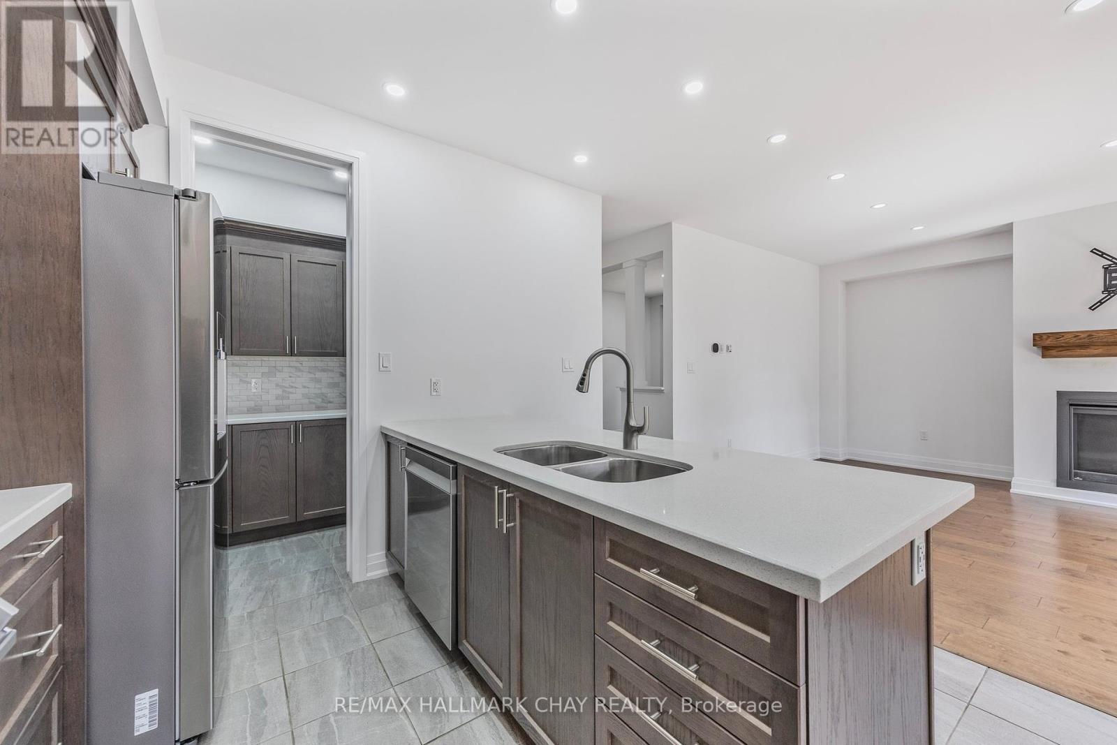 159 Franklin Trail, Barrie, Ontario  L9J 0J1 - Photo 8 - S12213632