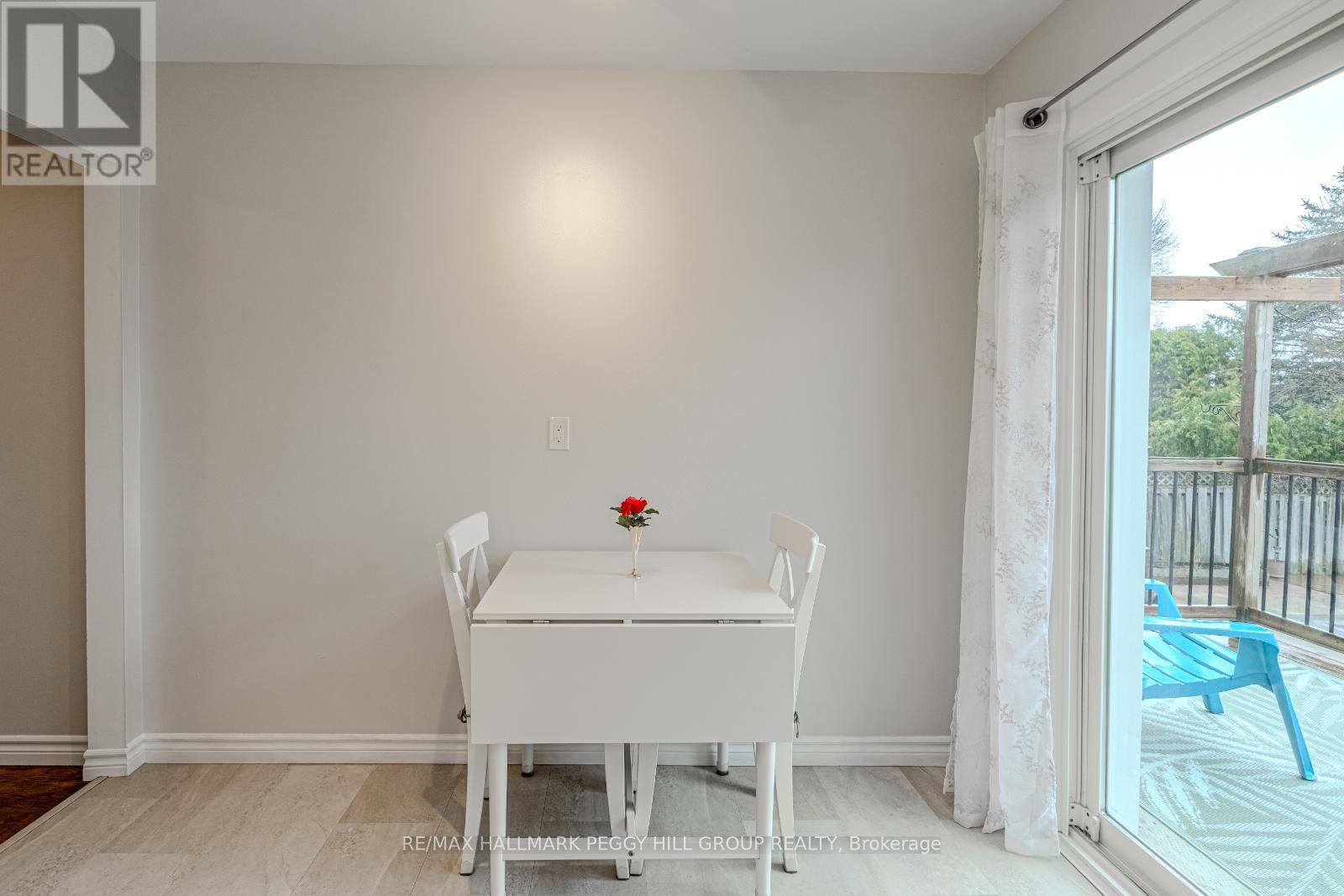 33 Porter Crescent, Barrie, Ontario  L4M 5H8 - Photo 5 - S12213664