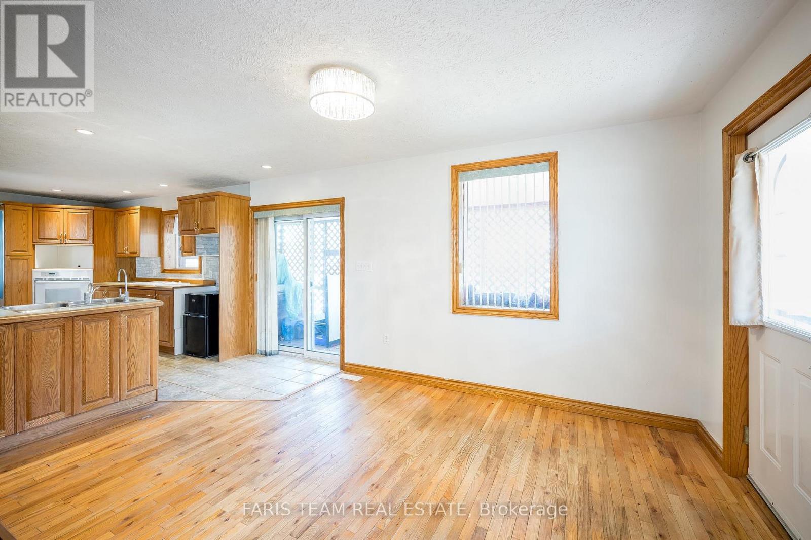 326 Lafontaine Road W, Tiny, Ontario  L9M 0H1 - Photo 11 - S12213701