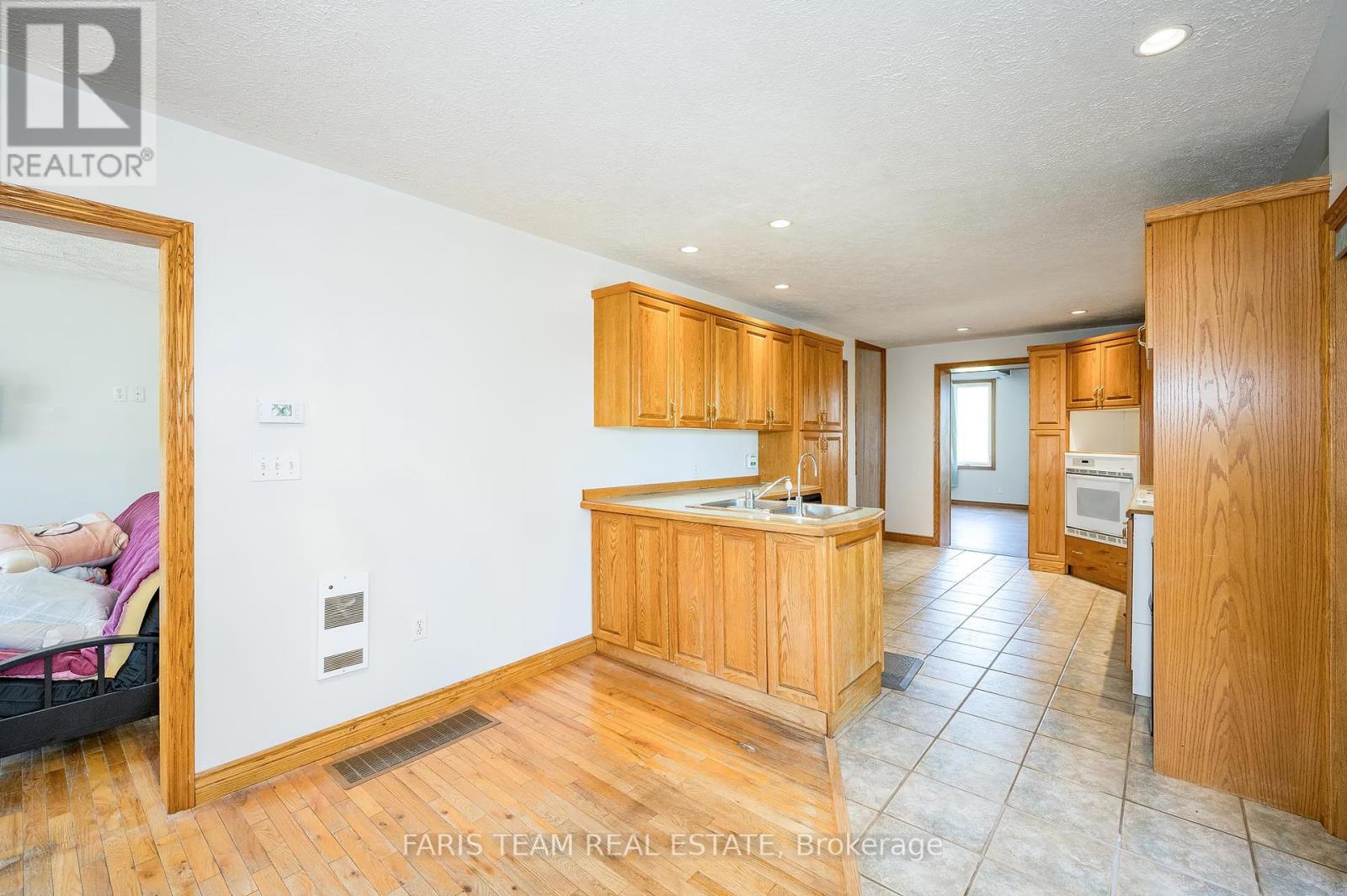 326 Lafontaine Road W, Tiny, Ontario  L9M 0H1 - Photo 7 - S12213701