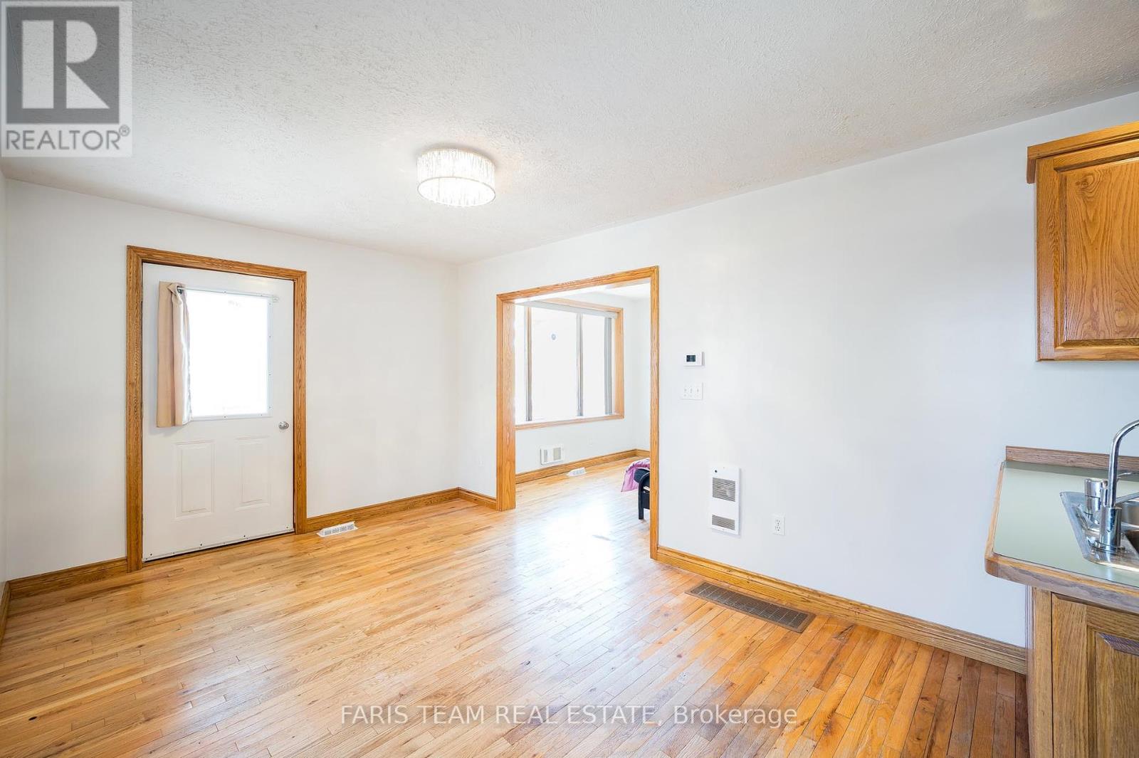 326 Lafontaine Road W, Tiny, Ontario  L9M 0H1 - Photo 8 - S12213701