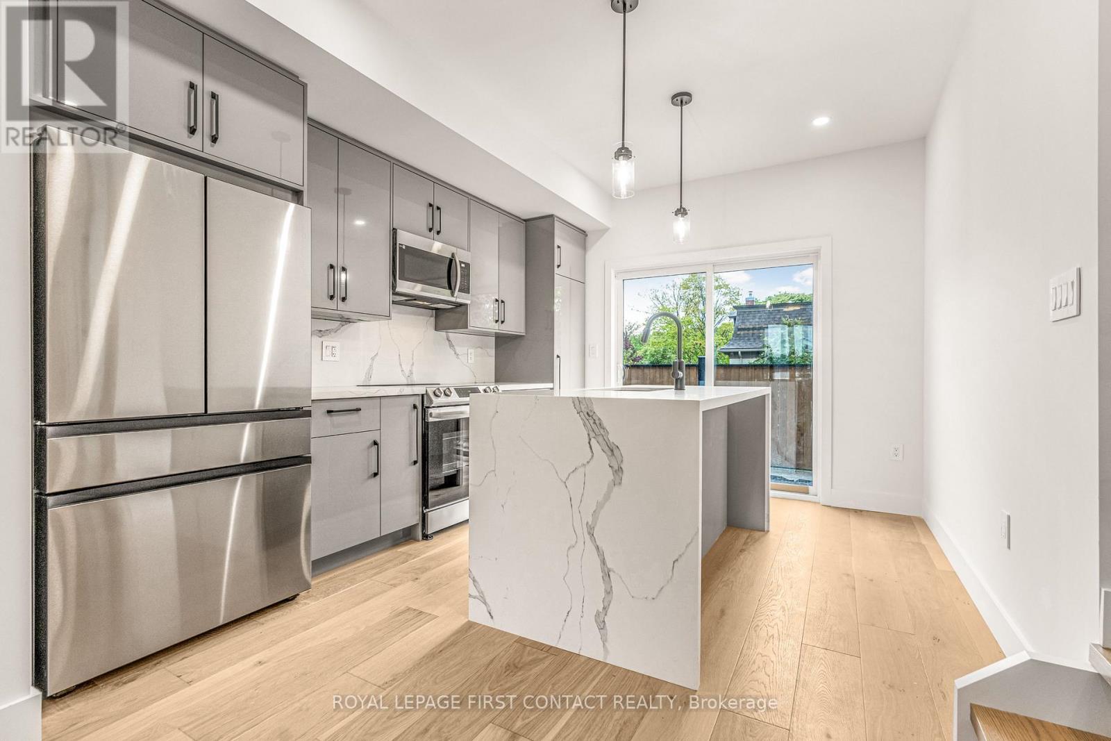 22 Alderwood Lane, Barrie, Ontario  L4N 3J2 - Photo 4 - S12213732