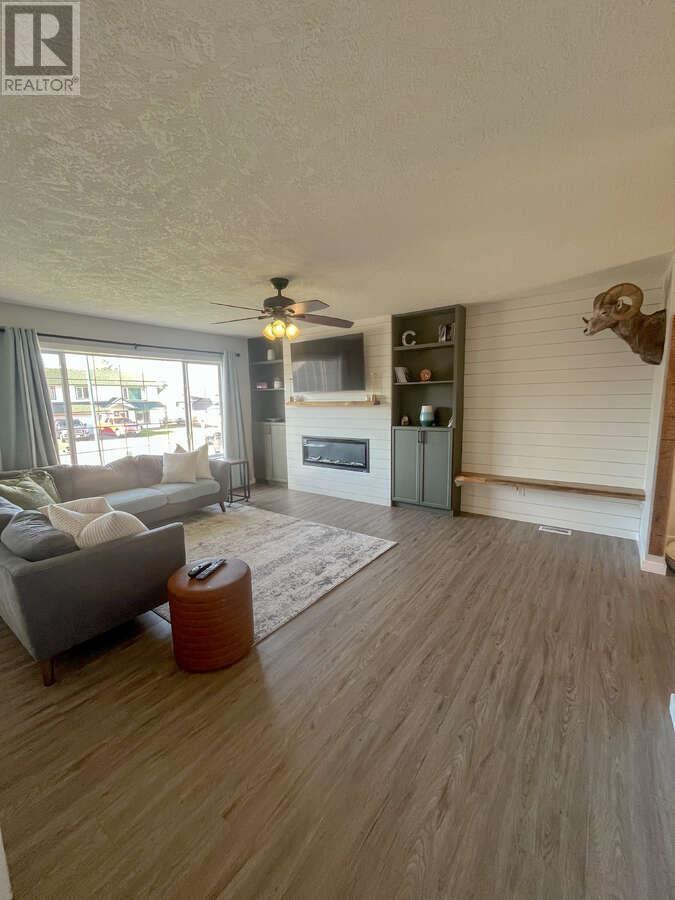 5423 Woodoak Crescent, Prince George, British Columbia  V2K 5A6 - Photo 5 - R3014367