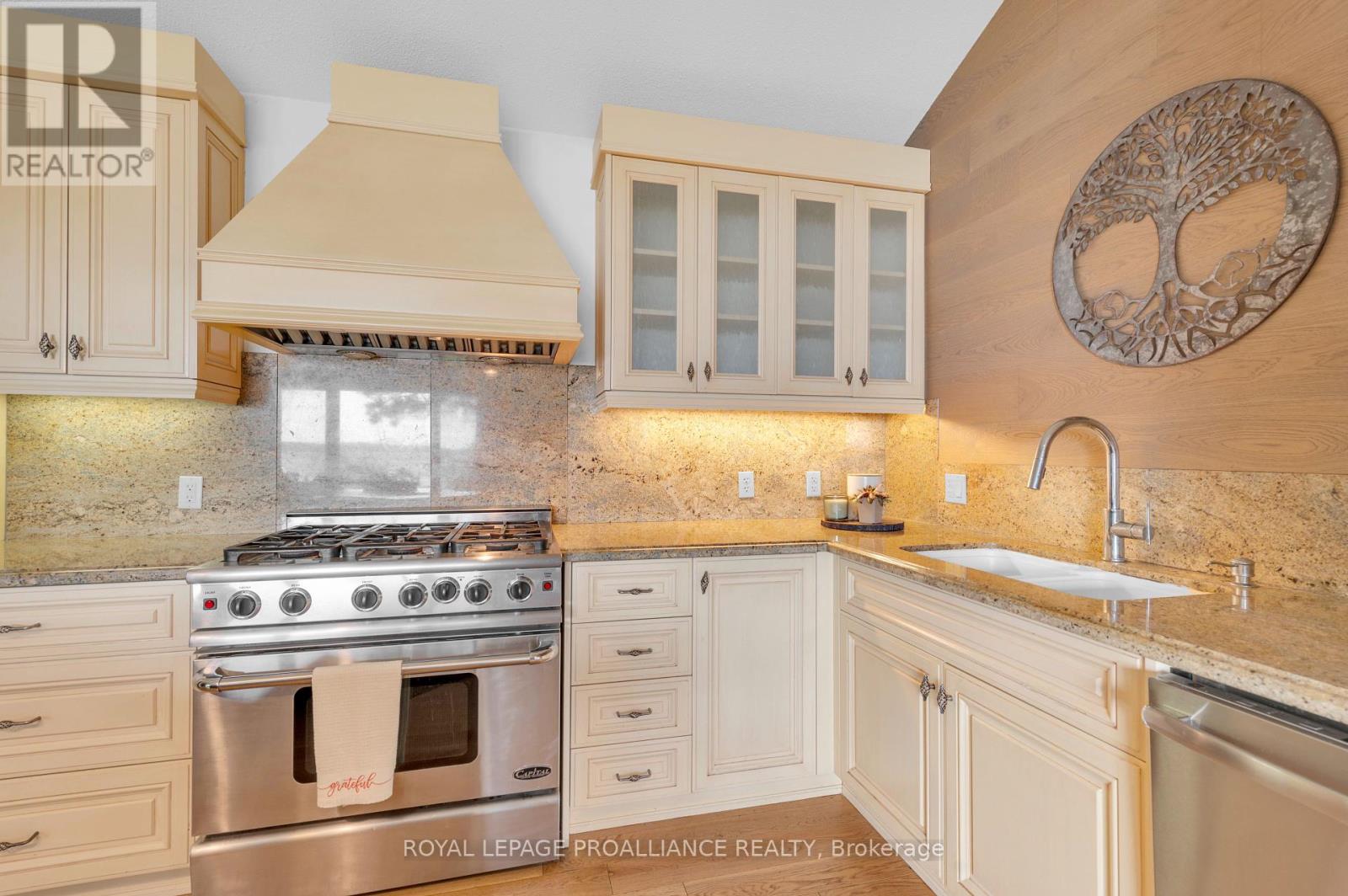 304 Lakeview Lane, Tweed, Ontario  K0K 3J0 - Photo 6 - X12213429