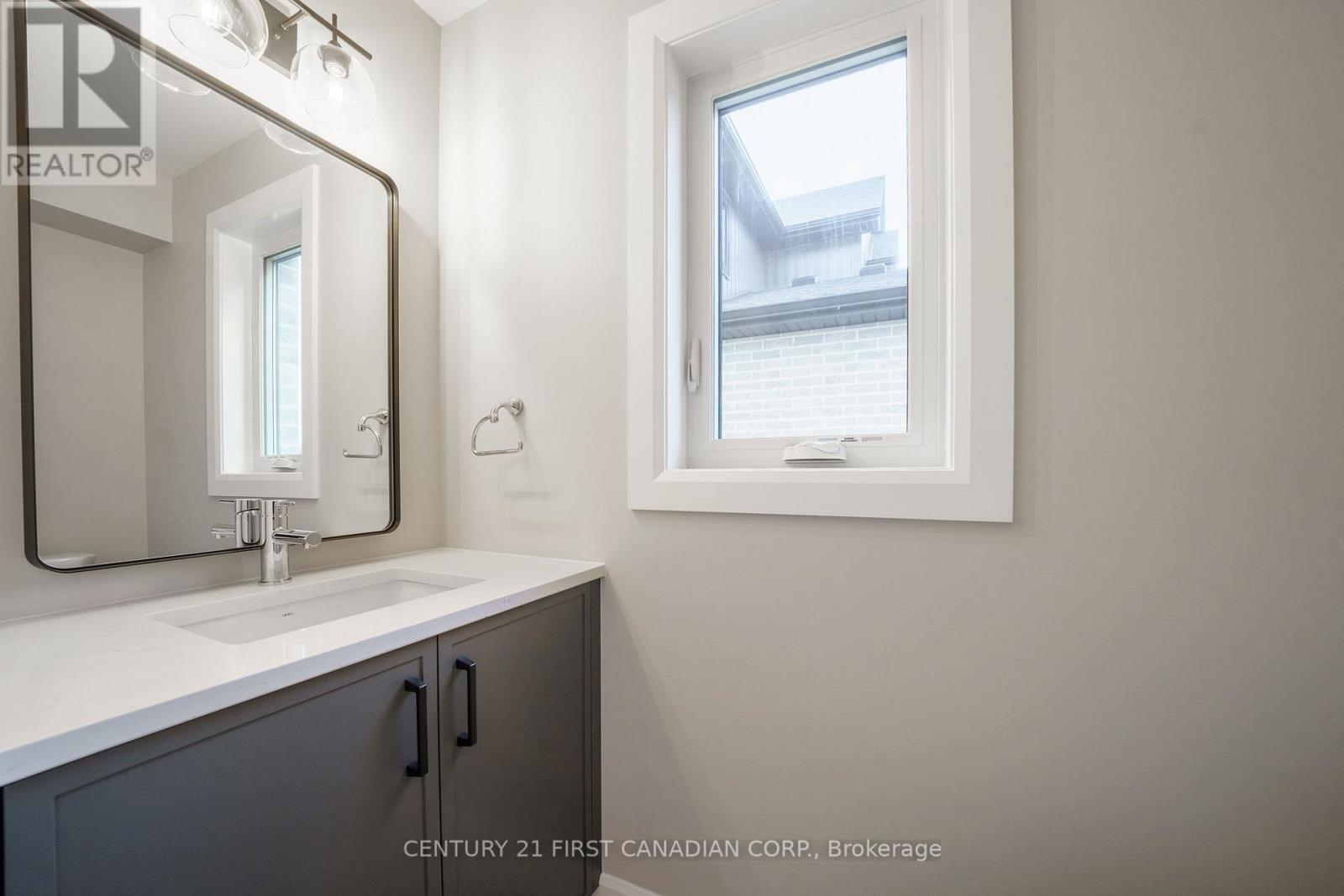 27 Postma Crescent, North Middlesex, Ontario  N0M 1A0 - Photo 9 - X12149846