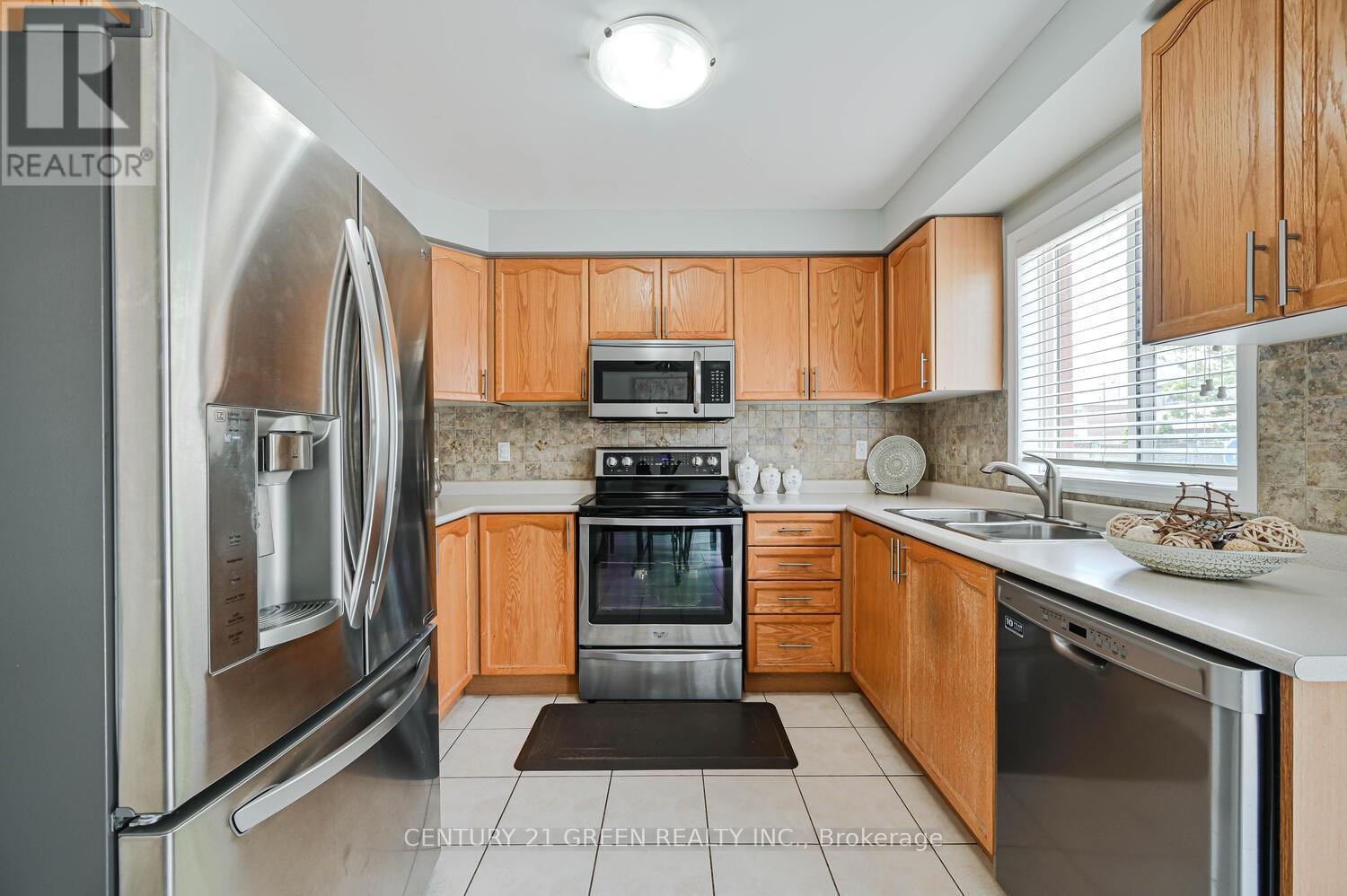 26 Whiteface Crescent, Brampton, Ontario  L6X 4W6 - Photo 14 - W12213301