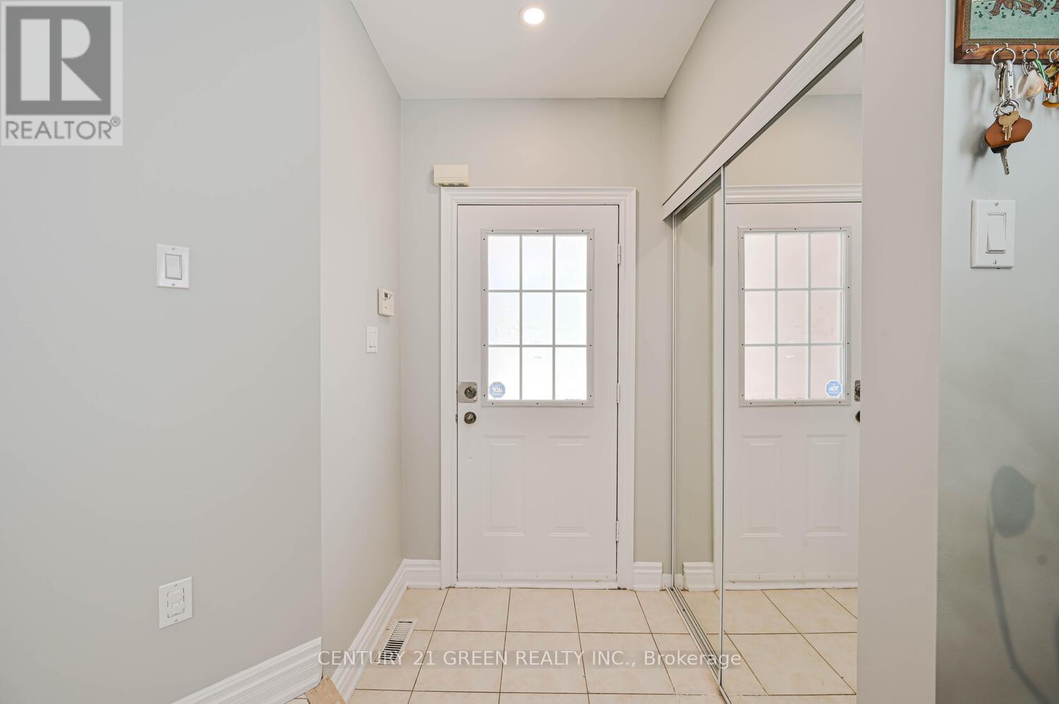 26 Whiteface Crescent, Brampton, Ontario  L6X 4W6 - Photo 4 - W12213301