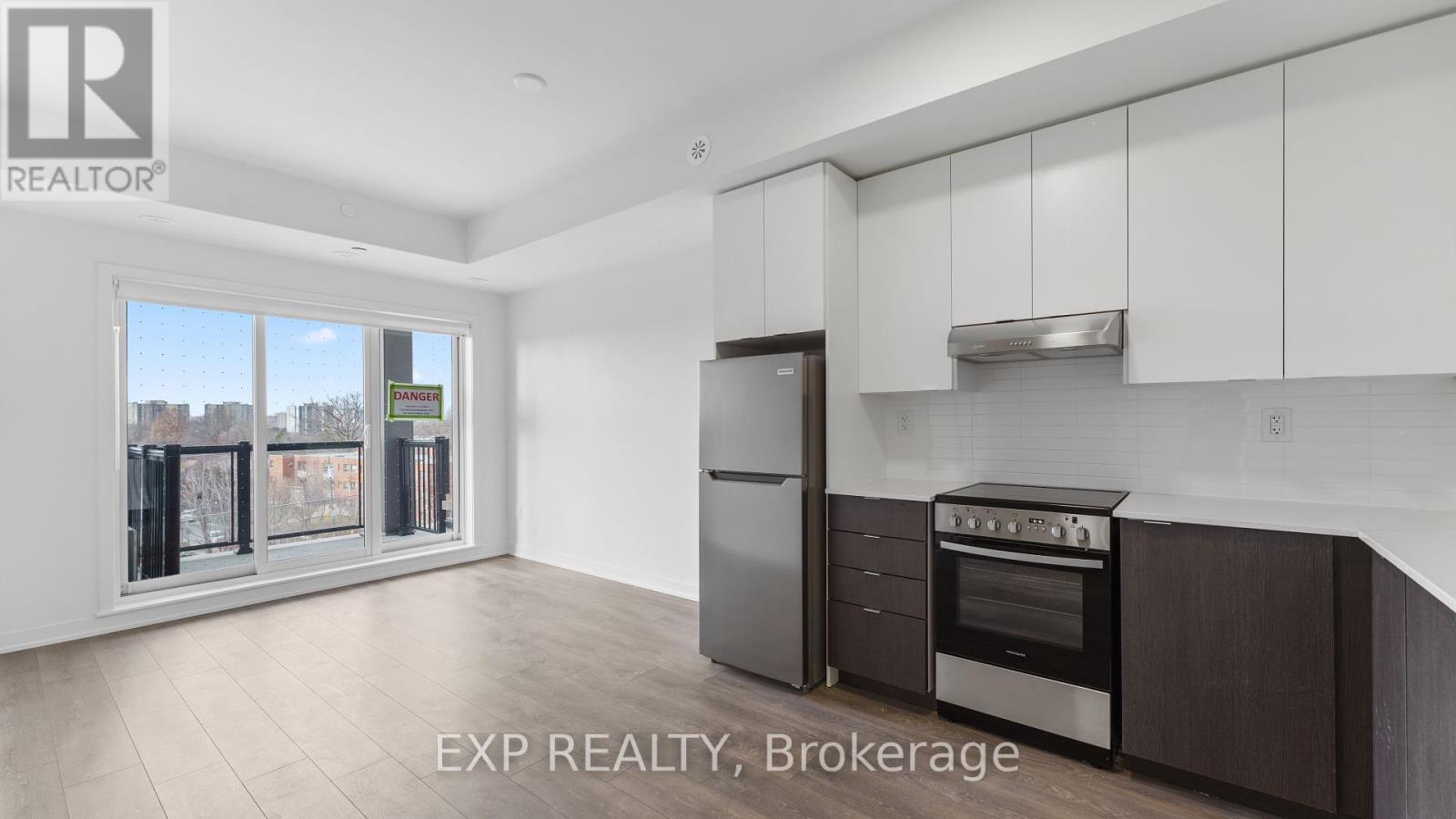 403 - 165 Canon Jackson Drive W, Toronto, Ontario  M6M 0C4 - Photo 3 - W12213312