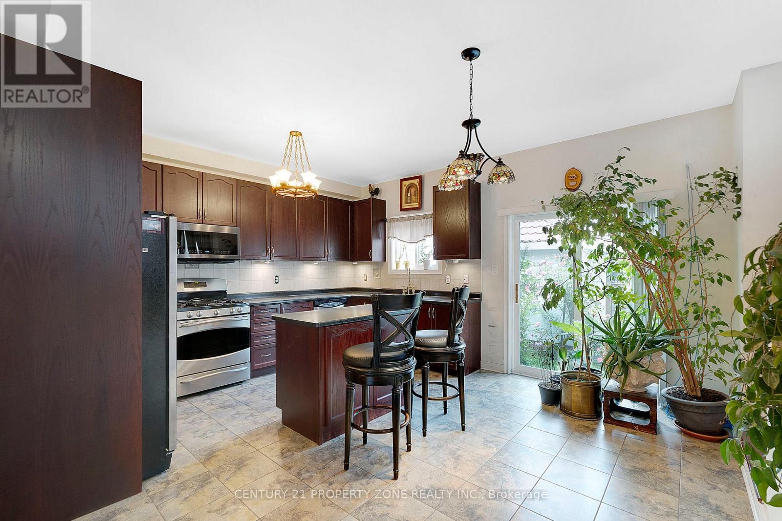 37 Denim Drive, Brampton, Ontario  L6P 2R3 - Photo 12 - W12213324