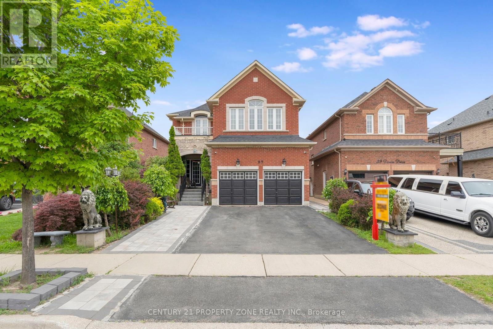 37 Denim Drive, Brampton, Ontario  L6P 2R3 - Photo 2 - W12213324