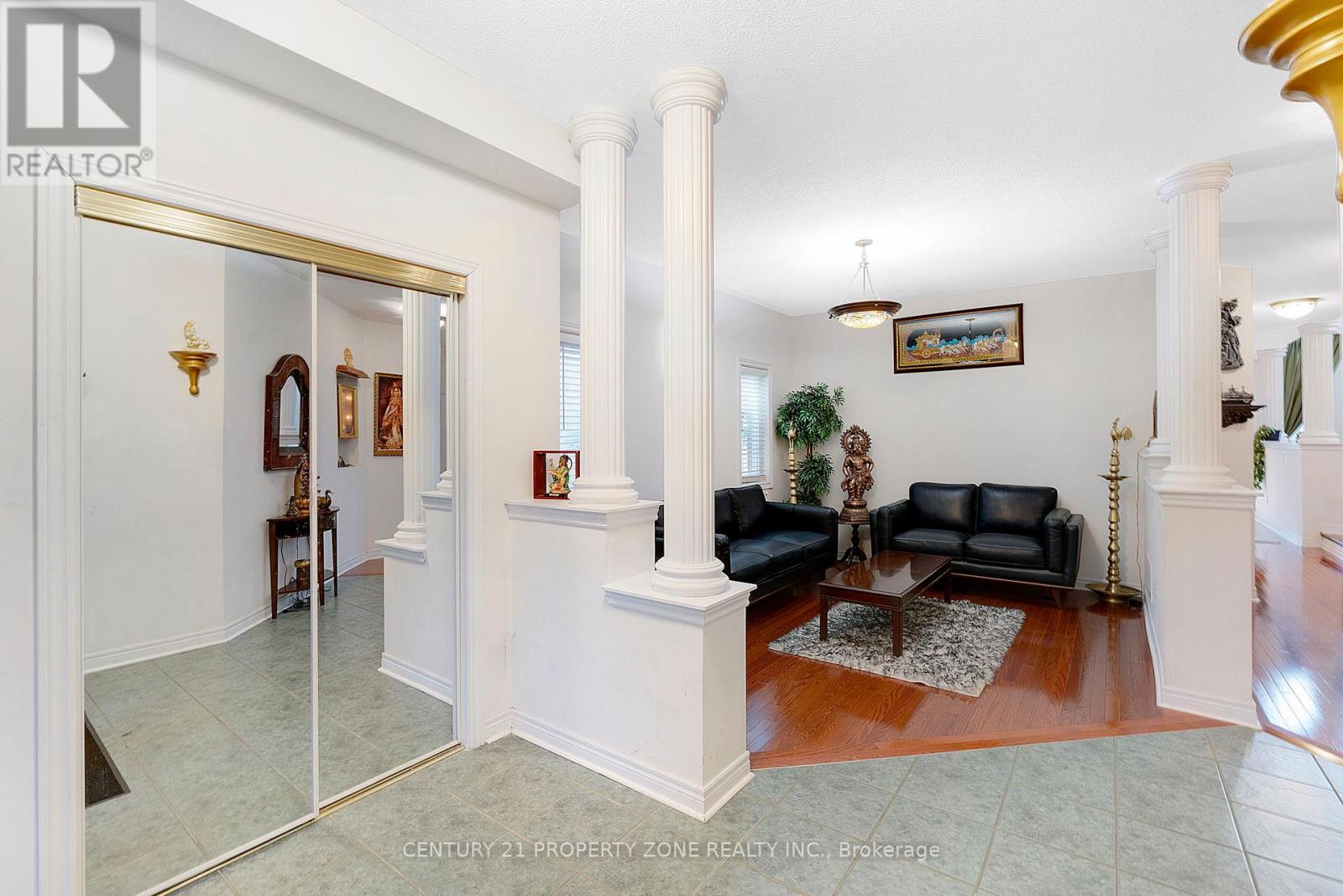 37 Denim Drive, Brampton, Ontario  L6P 2R3 - Photo 6 - W12213324