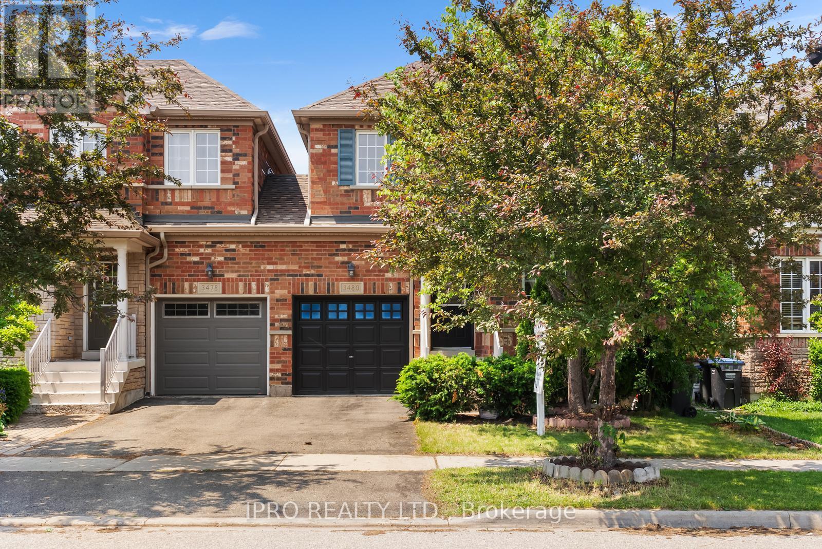 3480 Covent Crescent, Mississauga, Ontario  L5M 7K7 - Photo 2 - W12213326