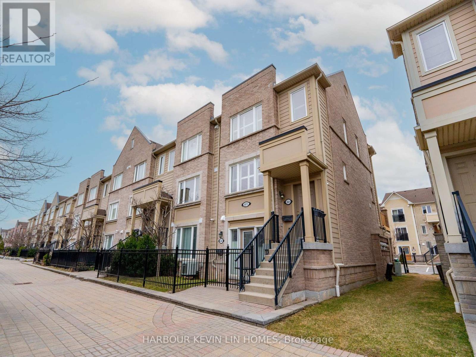 261 - 4975 Southampton Drive, Mississauga, Ontario  L5M 8E2 - Photo 2 - W12213337