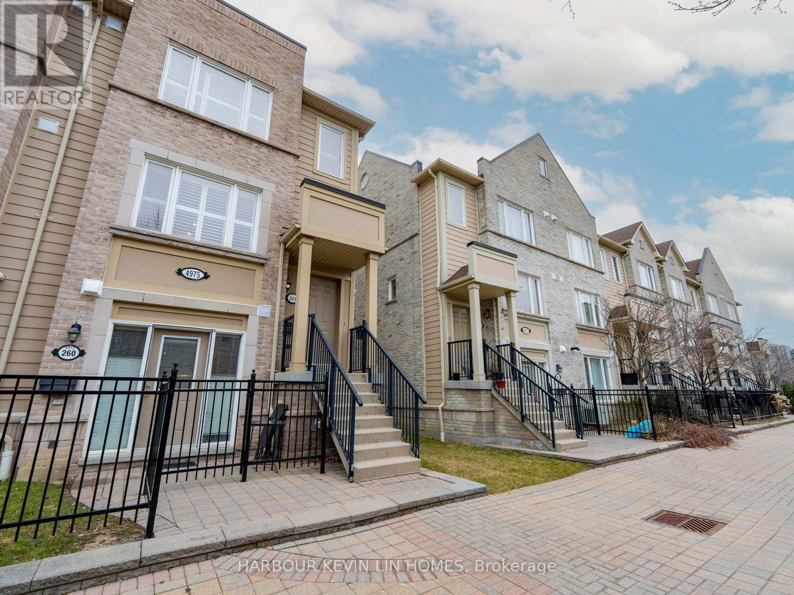 261 - 4975 Southampton Drive, Mississauga, Ontario  L5M 8E2 - Photo 3 - W12213337