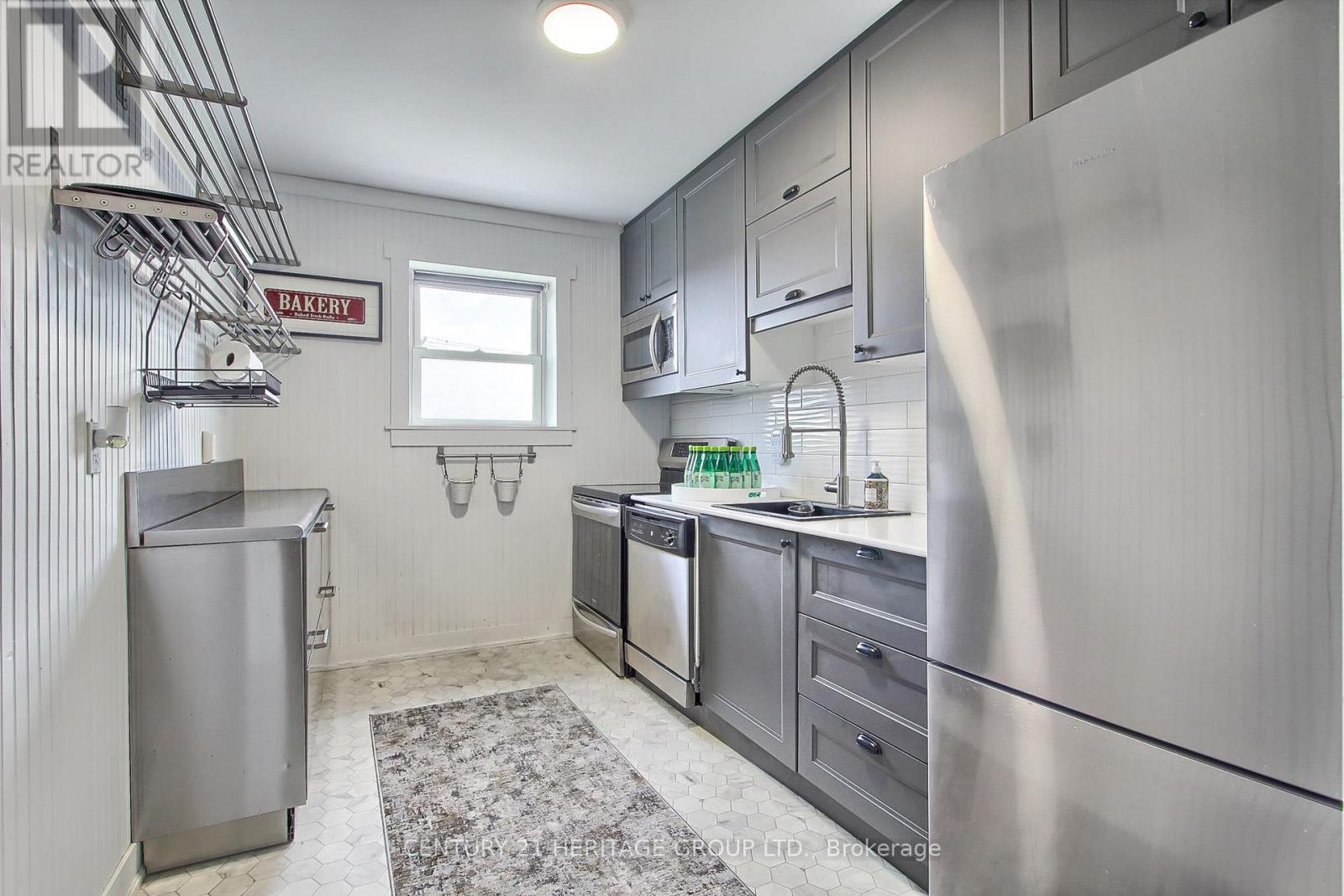 8 - 2418 New Street, Burlington, Ontario  L7R 1J6 - Photo 10 - W12213368