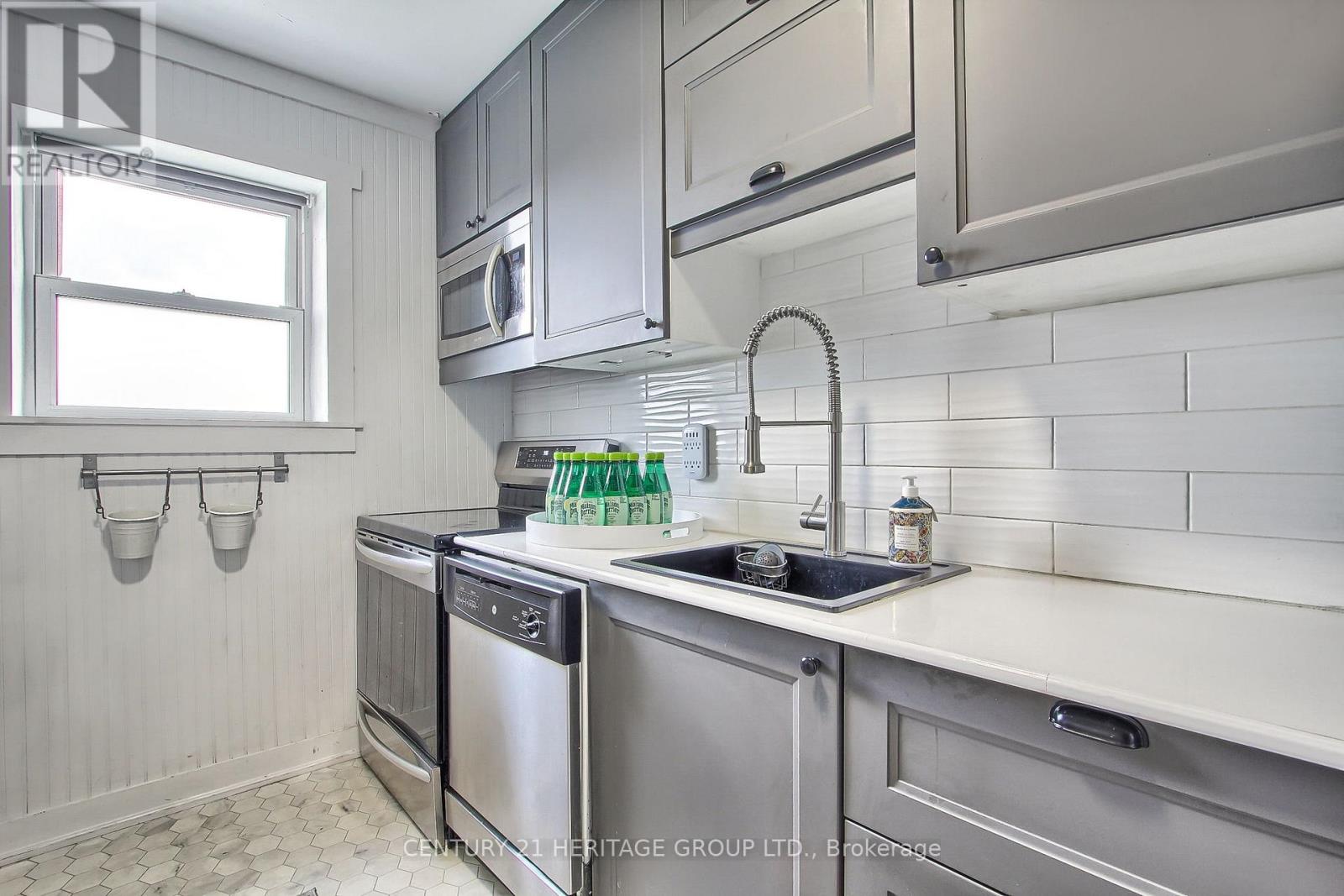 8 - 2418 New Street, Burlington, Ontario  L7R 1J6 - Photo 11 - W12213368