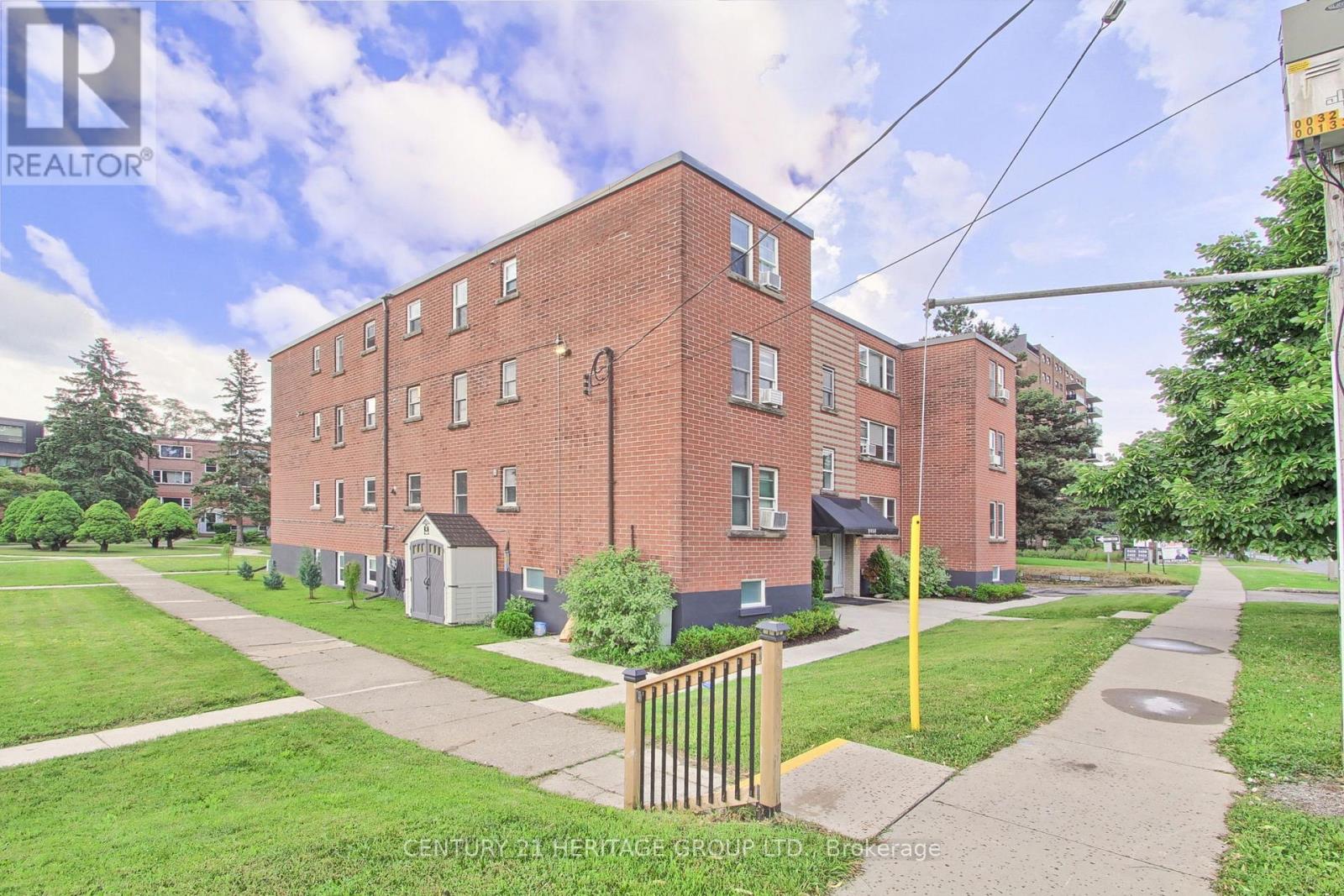 8 - 2418 New Street, Burlington, Ontario  L7R 1J6 - Photo 3 - W12213368