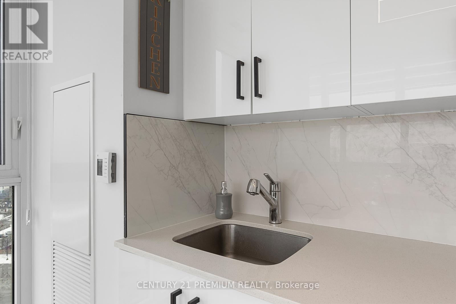1204 - 1063 Douglas Mccurdy Comm Circle, Mississauga, Ontario  L5G 0C5 - Photo 17 - W12213382