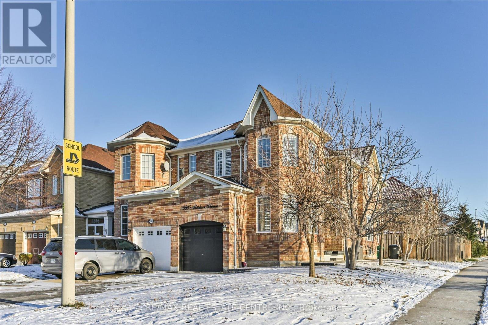 5915 Whitehorn Avenue, Mississauga, Ontario  L5V 2Z2 - Photo 1 - W12213400