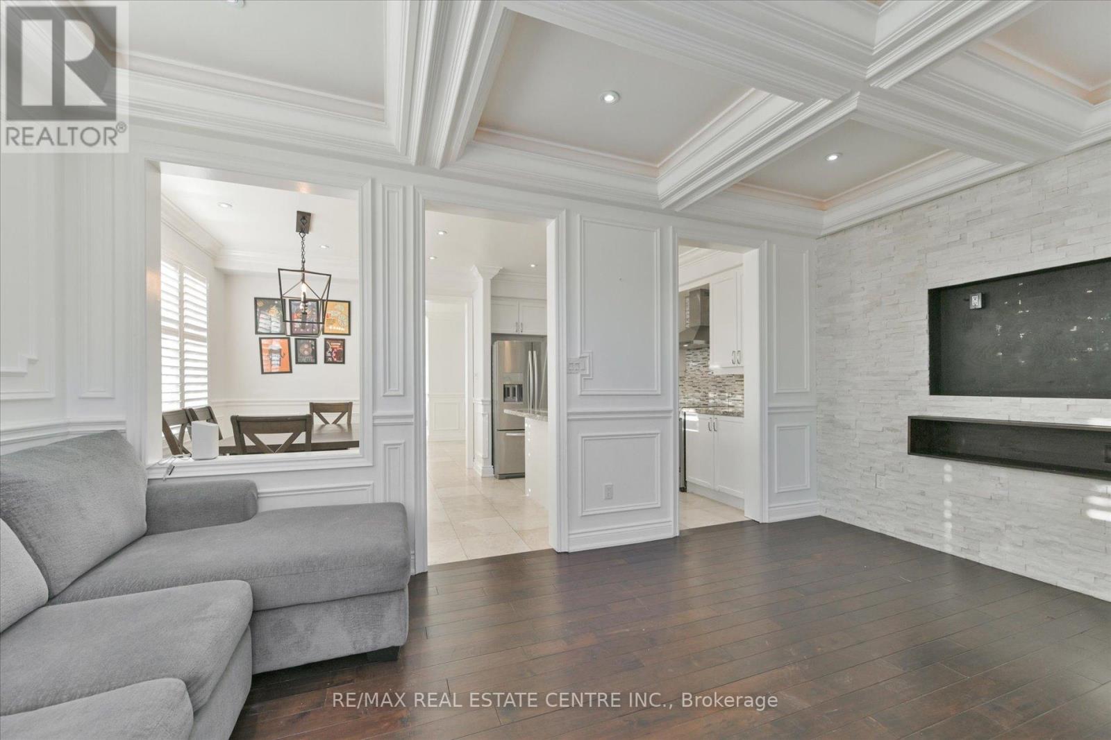 5915 Whitehorn Avenue, Mississauga, Ontario  L5V 2Z2 - Photo 14 - W12213400