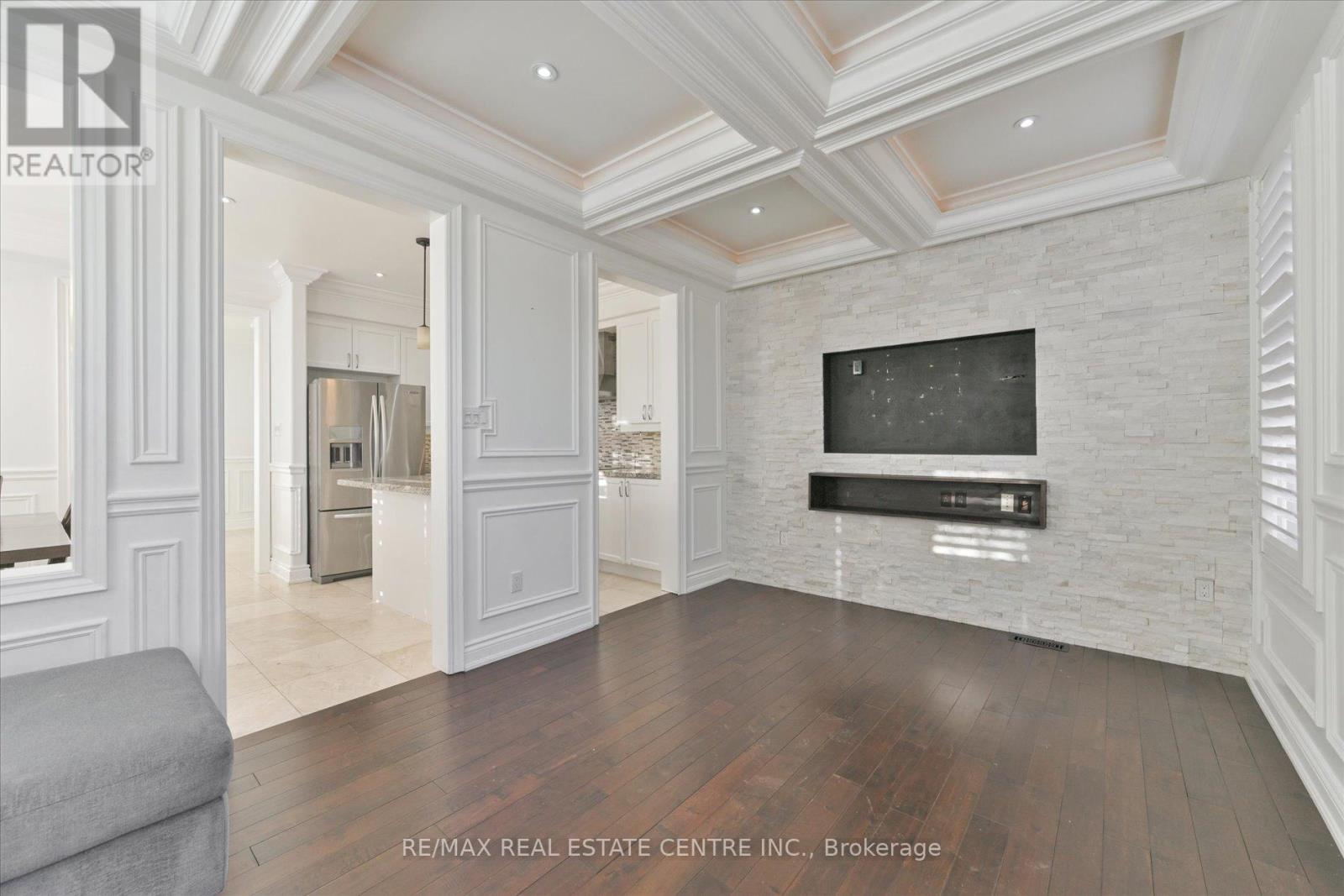 5915 Whitehorn Avenue, Mississauga, Ontario  L5V 2Z2 - Photo 15 - W12213400