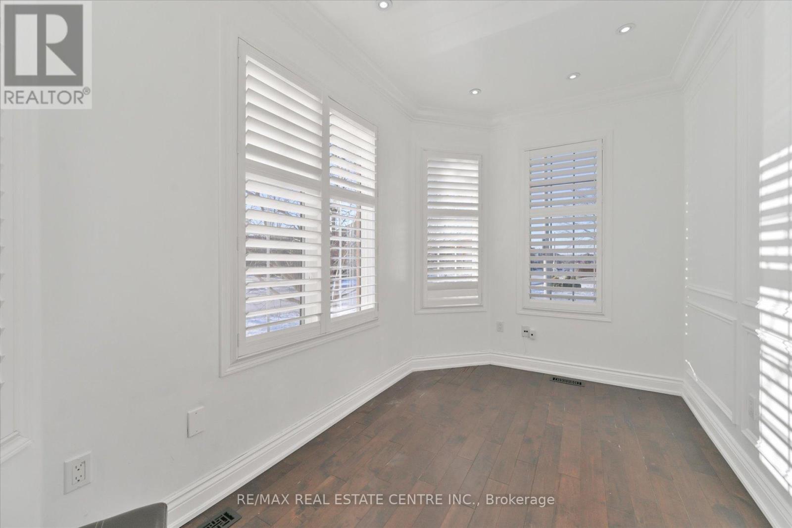 5915 Whitehorn Avenue, Mississauga, Ontario  L5V 2Z2 - Photo 16 - W12213400