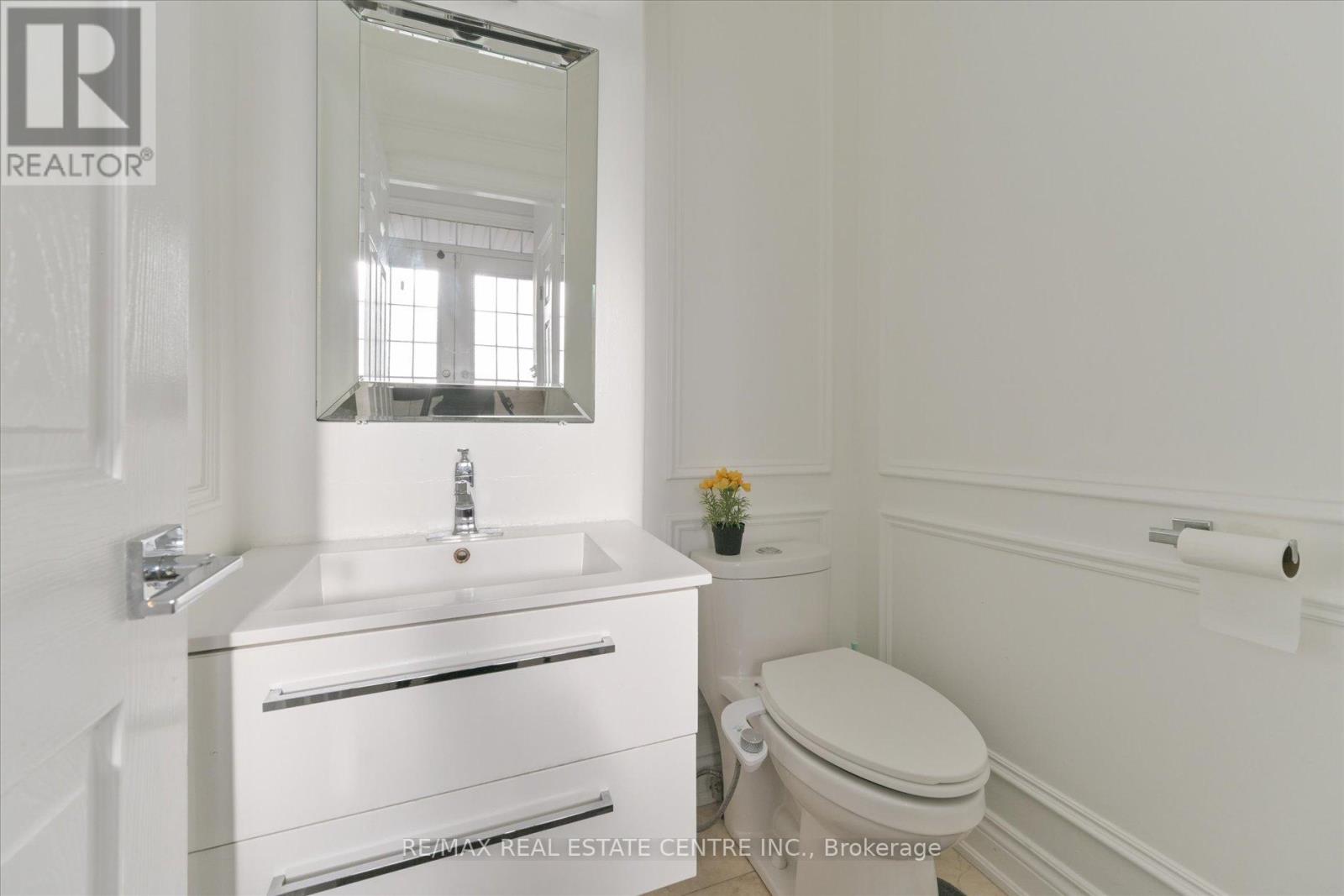 5915 Whitehorn Avenue, Mississauga, Ontario  L5V 2Z2 - Photo 18 - W12213400