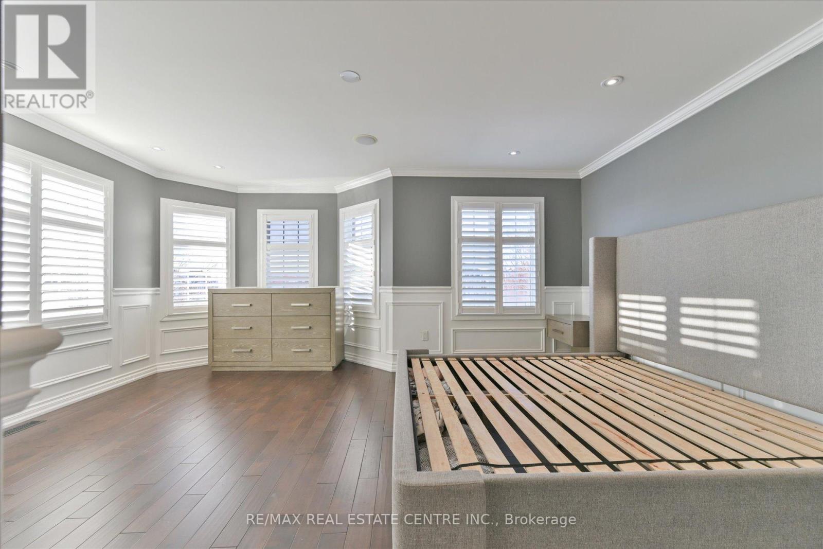 5915 Whitehorn Avenue, Mississauga, Ontario  L5V 2Z2 - Photo 22 - W12213400