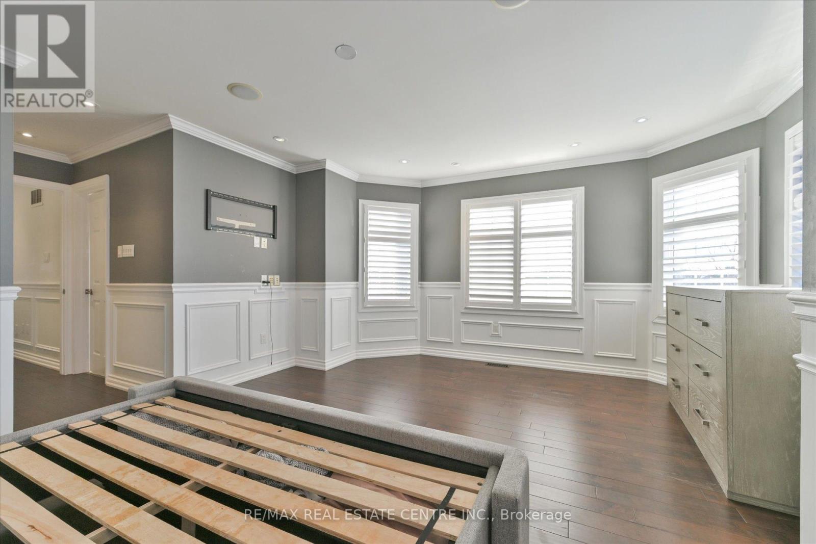 5915 Whitehorn Avenue, Mississauga, Ontario  L5V 2Z2 - Photo 24 - W12213400