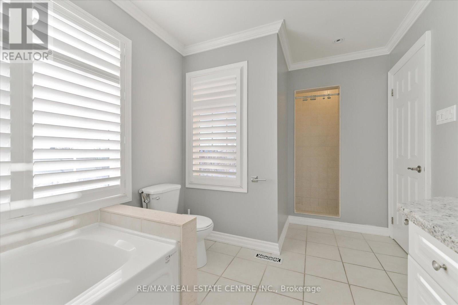 5915 Whitehorn Avenue, Mississauga, Ontario  L5V 2Z2 - Photo 26 - W12213400