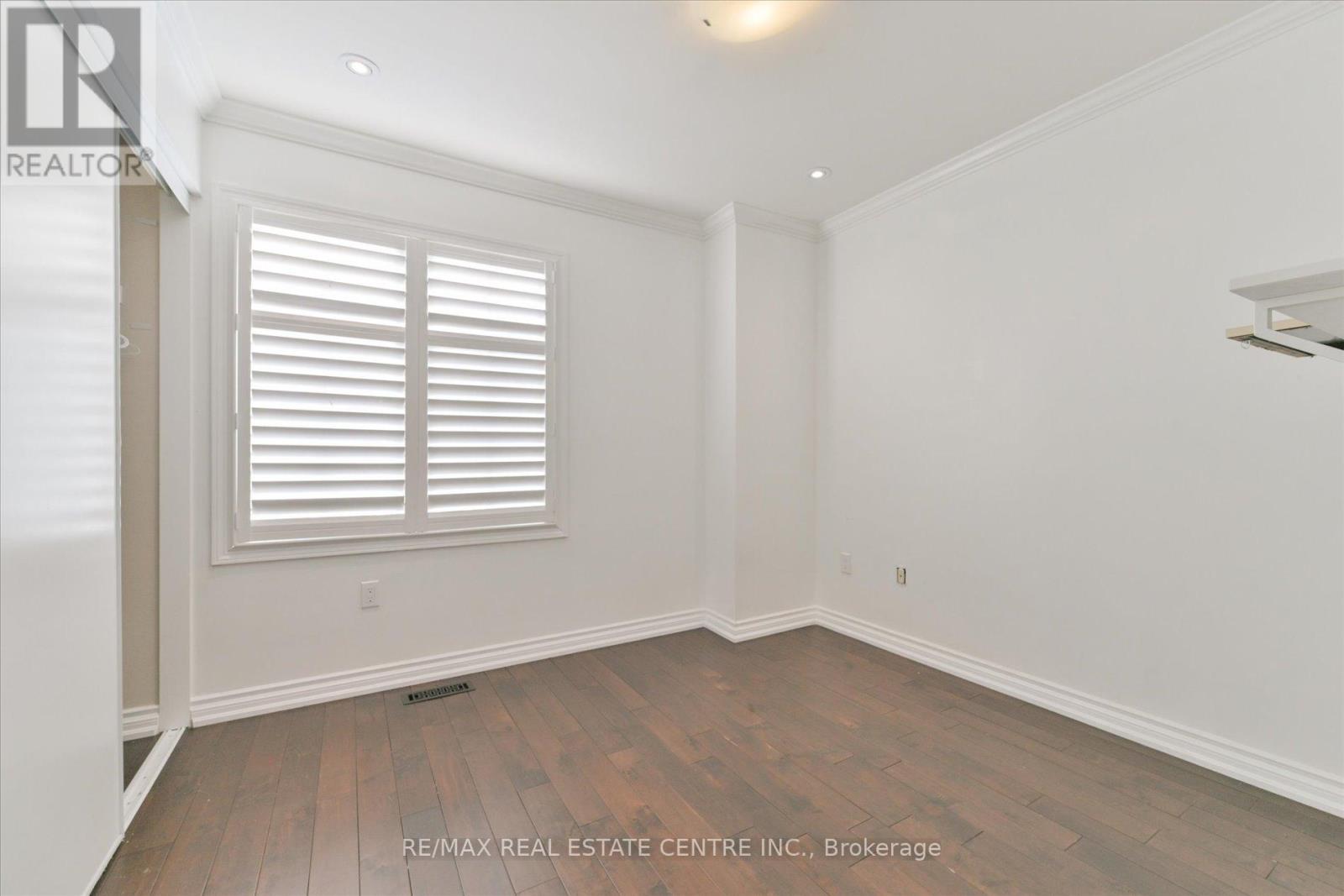 5915 Whitehorn Avenue, Mississauga, Ontario  L5V 2Z2 - Photo 28 - W12213400