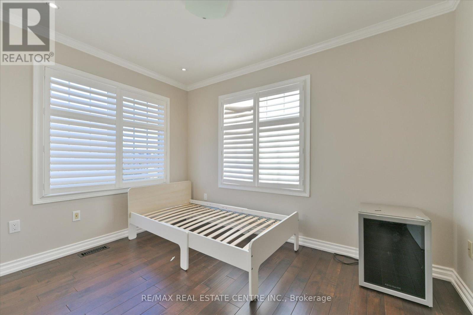5915 Whitehorn Avenue, Mississauga, Ontario  L5V 2Z2 - Photo 29 - W12213400